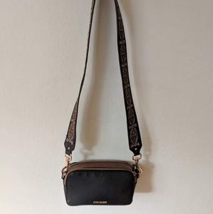 Cross the body hand bag